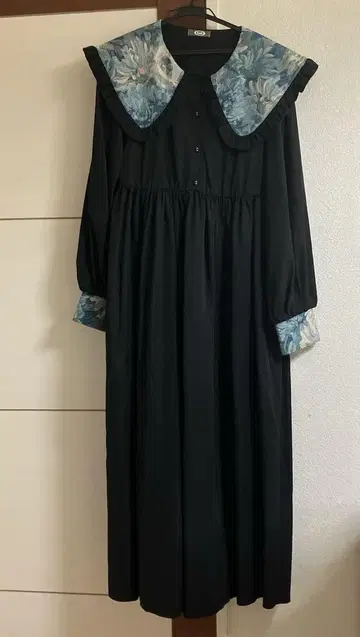 kutir 프릴 옷깃 블랙 롱 원피스