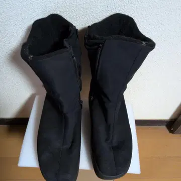 블랙 통굽 지퍼 부츠