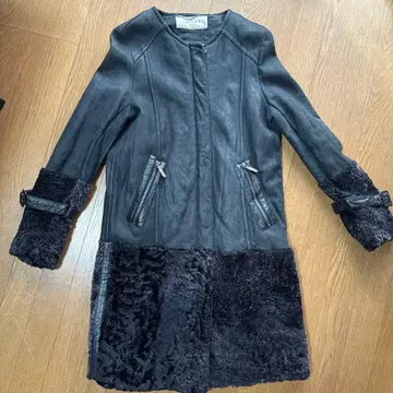 ADORE 블랙 무스탕 코트