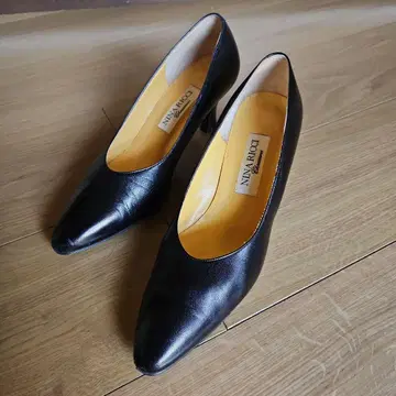 NINA RICCI 블랙 하이힐 펌프스