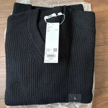 새상품 택 포함 UNIQLO u 프리미엄 울 V넥 스웨터 L 블랙