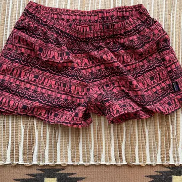 Patagonia 핑크 블랙 기하학 패턴 숏팬츠