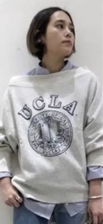 두지엠 클라세에서 구매! UCLA 오프숄더 맨투맨 그레이
