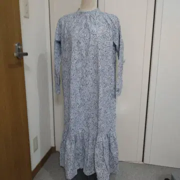 펠리시모 파랑과 하양 꽃무늬 롱 원피스