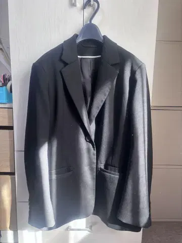 COS 블랙 테일러드 자켓