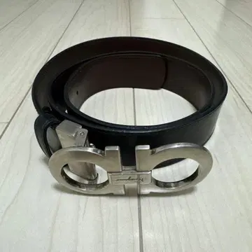 Ferragamo 블랙 가죽 벨트 실버 버클