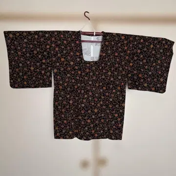 꽃무늬 브라운 바탕 겉옷