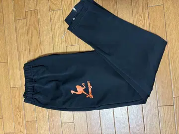 블랙 컬러 조거 팬츠 오렌지 로고 YSCC 요코하마
