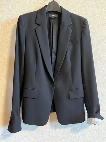 띠어리 스테디셀러 자켓 미사용