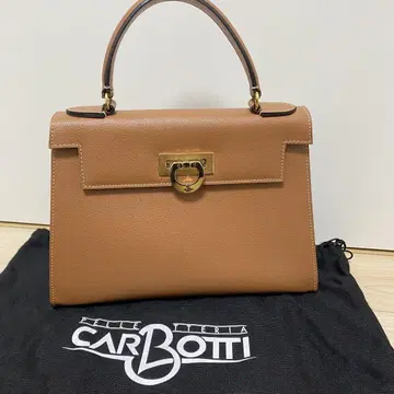 CARBOTTI 카르보티 ELENA243 핸드백 TAN 구 금장 장식