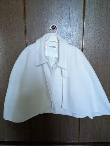 SNIDEL 화이트 케이프 코트