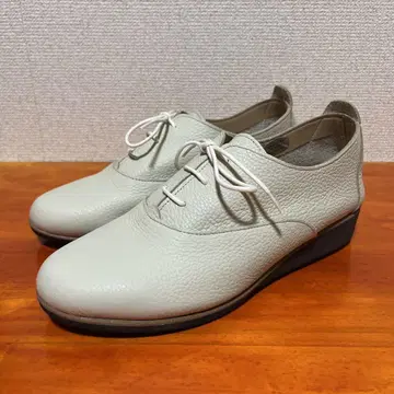 새상품급 피그리노 레이스업 슈즈 아이보리 24cm
