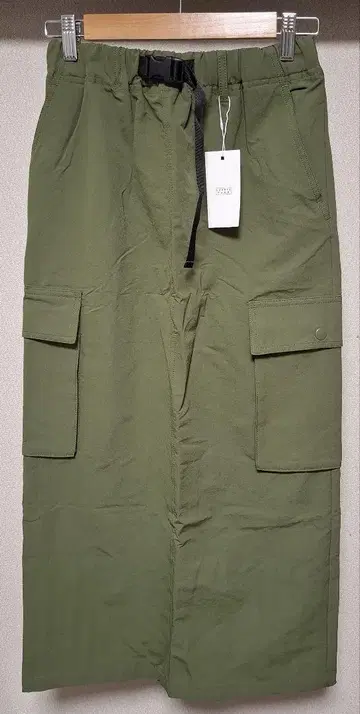 LOWRYS FARM 밀리터리 사이드 포켓 스커트