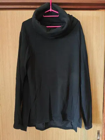 a.f artefact 봄버 히트 드레이프 하이넥 상의