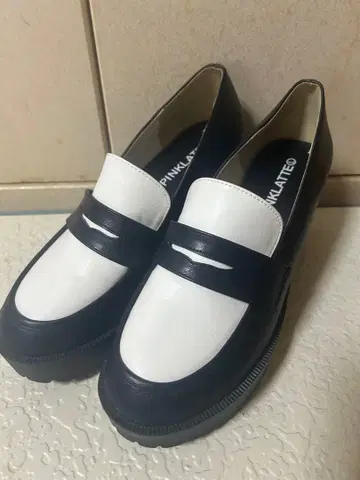 블랙/화이트 로퍼