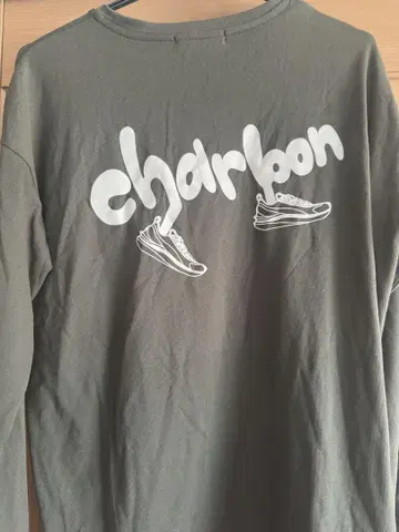charbon 프린트 로고 긴팔 T셔츠 올리브 그린