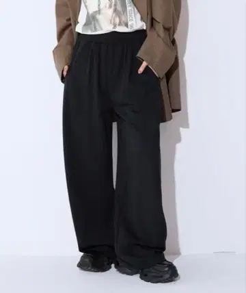 jeanasis(지나시스) [접촉 냉감] 맨투맨 코쿤 턱 팬츠 블랙