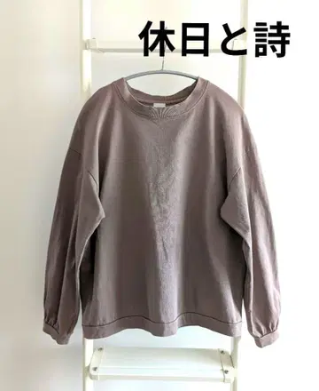 휴일과 시 티셔츠 모카 베이지
