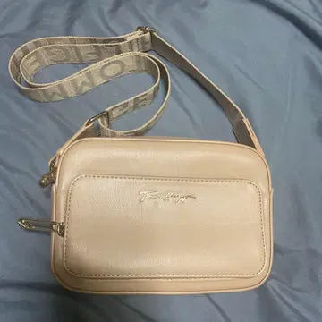 최종 가격 인하 TOMMY HILFIGER 숄더백 베이지