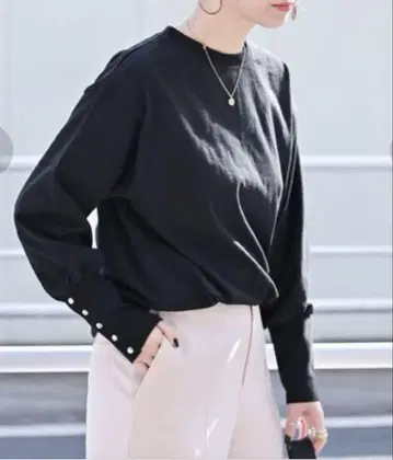 택 포함 미사용 새상품 롱 커프스 컷 풀오버 블랙