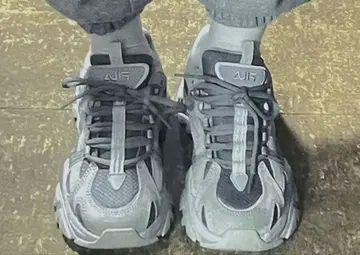 FILA 그레이 에어쿠션 러닝화