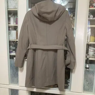 후드 부착 베이지 롱 코트