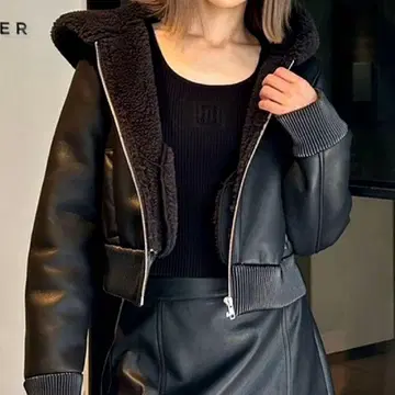 [ GYDA ] 후디 인조 가죽 보아 코트