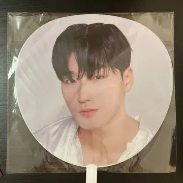 ATEEZ 산 IN YOUR FANTASY 부채 유노 트레이딩 카드 포함