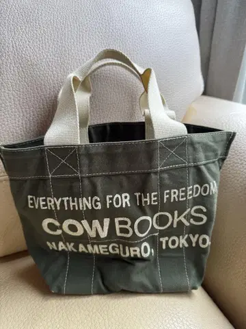 레어 생산 종료 모델 COW BOOKS 토트백 올리브 그린 색상