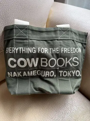 레어 생산 종료 모델 COW BOOKS 토트백 올리브 그린 색상