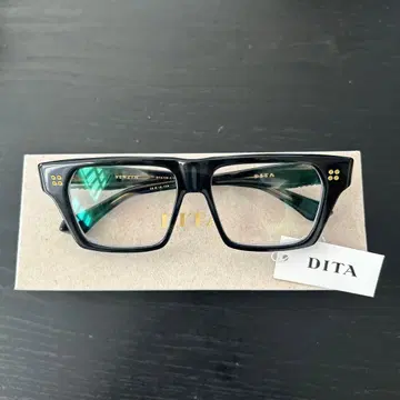 DITA VERITAS 블랙 안경 클리어 렌즈