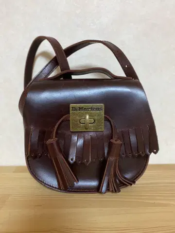 닥터 마틴 프린지 가죽 숄더백