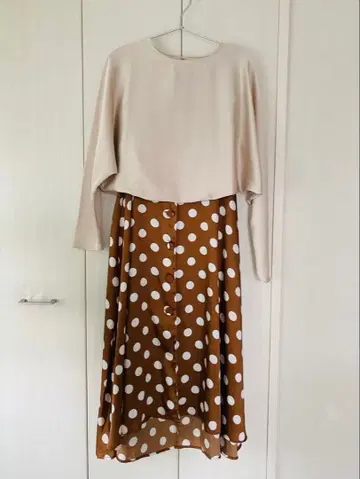 ZARA 자라 도트 무늬 비대칭 스커트