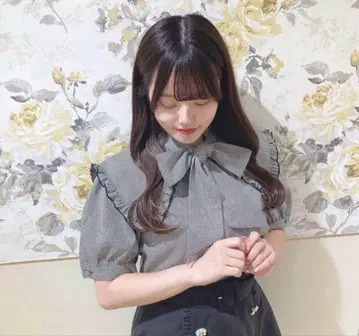evelyn 프릴 달린 체크 무늬 반팔 블라우스