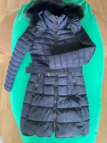 네이비 후드 부착 다운 코트