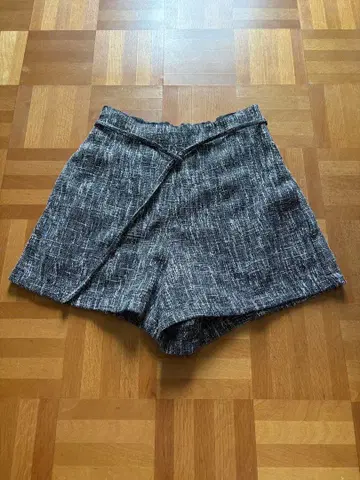 헤더 벨트 포함 트위드 숏팬츠 블랙