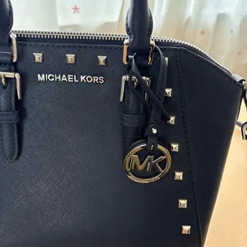 MICHAEL KORS 스터드 부착 숄더백