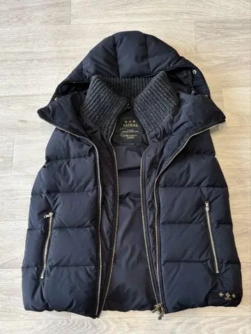 [ 새상품급 ] TATRAS 다운 베스트 후드 부착
