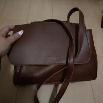 브라운 숄더백