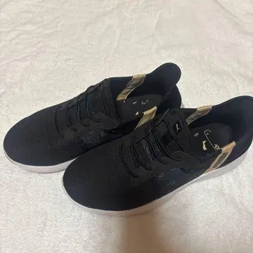 PUMA 블랙 스니커즈