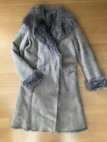 새상품급 조셉 무스탕 코트