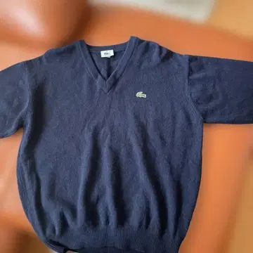LACOSTE 네이비 V넥 스웨터