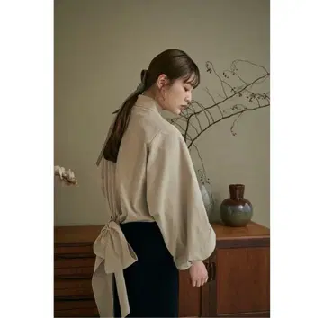 미사용 새상품 Acka 'back open ribbon blouse'