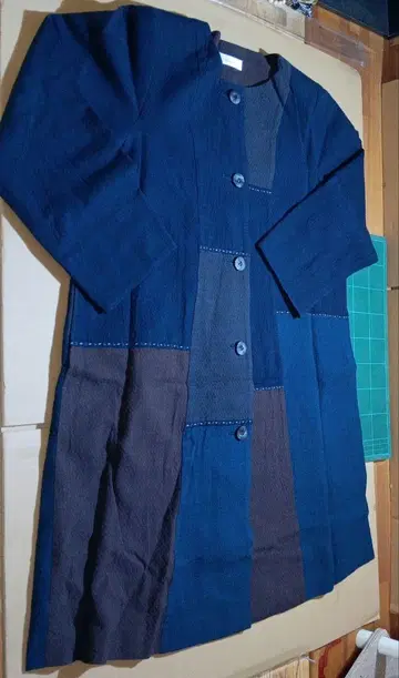 네이비 계열 패치워크 코트