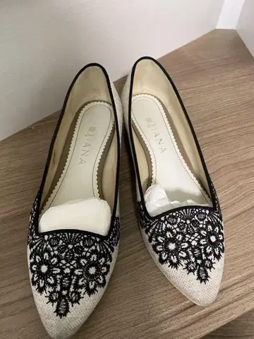 다이애나 레이스 펌프스 24.5cm