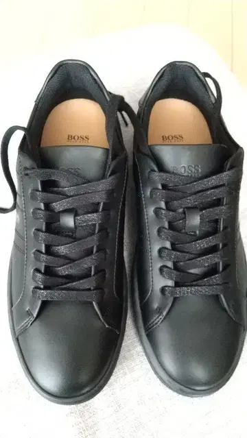 HUGO BOSS 블랙 가죽 스니커즈