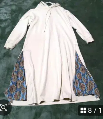 티티카카 사이드바닥 꽃무늬 롱 후드 부착 원피스