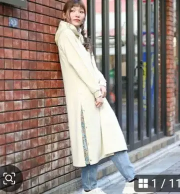 티티카카 사이드바닥 꽃무늬 롱 후드 부착 원피스