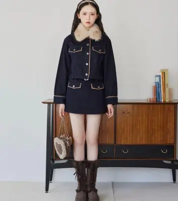 인조 모피 옷깃 파이핑 자켓 & 벨트 포함 파이핑 미니 스커트