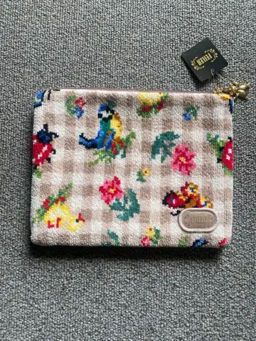 매장 한정판 15 x 20cm 페이러 하이디 체크 베이지 플랫 파우치